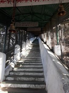 Лестница к храму Кунджапури