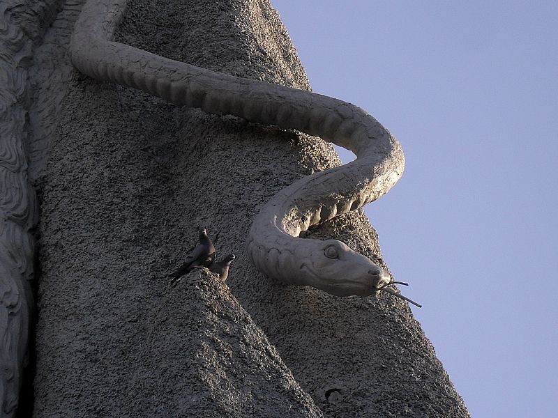 Змея на статуе Шивы 