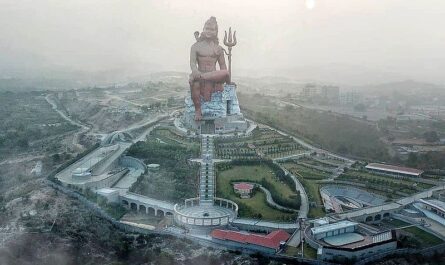 статуя Шивы в Натхдваре