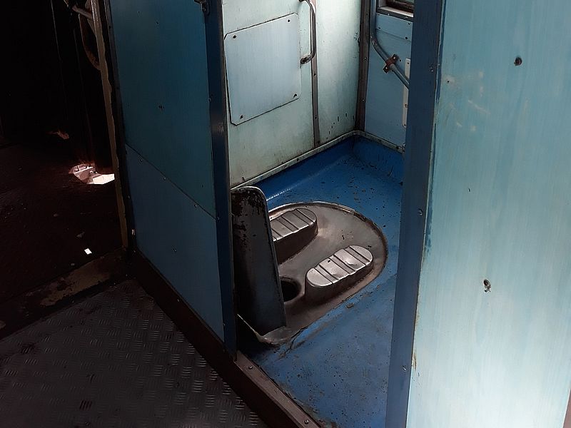 Поезд туалет в Индии