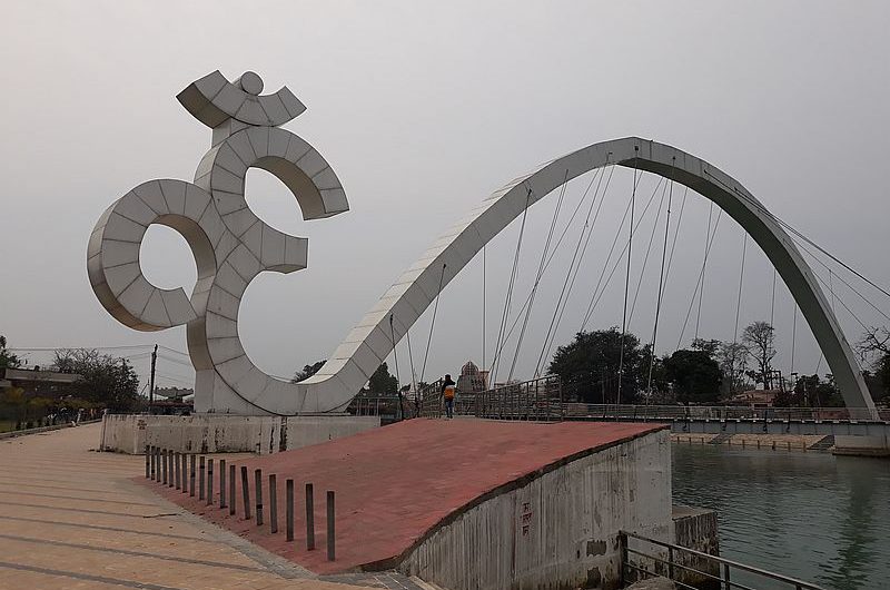Мост в виде священного знака «ом»