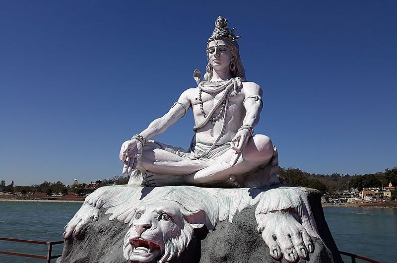 Статуя Шивы в Ришикеше