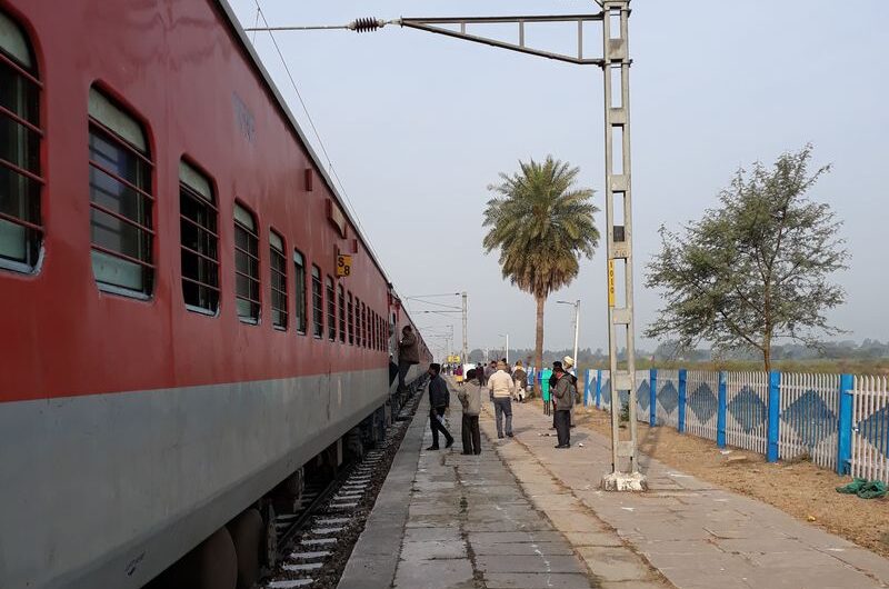 Билет на индийский поезд: как купить и разобраться