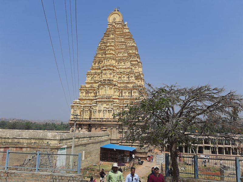 Храм Шивы Вирупакши