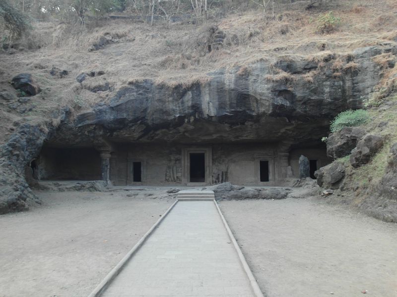 пещеры Гхарапури